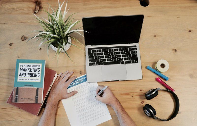 what is e-commerce marketing?